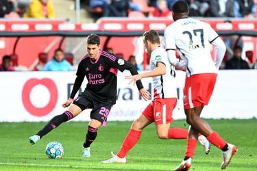Santiago Giménez tuvo minutos en la igualada del Feyenoord