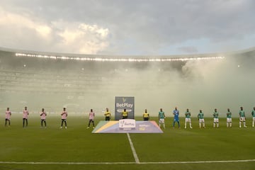 Deportivo Cali y Millonarios protagonizaron el regreso de la Liga Betplay tras el parón por la pandemia de COVID-19. El encuentro terminó en empate 1-1 y en la primera parte tuvo que ser suspendido por una Tormenta Eléctrica.