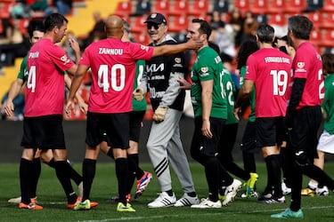 Juan y Medio, empresario, humorista, presentador y actor español, fue el colegiado del encuentro.