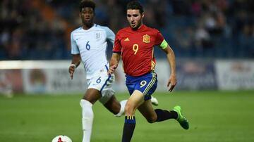 Jugador de notable estatura, pero dotado de una gran técnica, Abel Ruiz se proyecta como el centro delantero de la selección mayor de España. Ruiz encabezó al equipo que ganó el Campeonato de Europa Sub 17, en donde fue capitán, y se espera que en el Mundial de la India sea el referente de la Furia Roja.