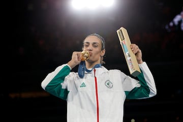 Imane Khelif, en el podio de los Juegos Olmpicos de Pars. 