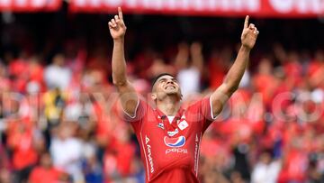 Carlos Sierra celebra su gol contra Junior.