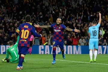 El gol que marc¨® Vidal fue anulado por fuera de juego.