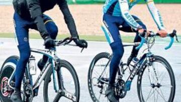 <b>EN EL CIRCUITO. </b>Haimar Zubeldia y Chechu Rubiera, del Astaná.