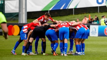 Los jugadores del Atlético antes de un partido de Youth League.