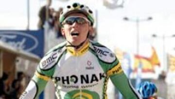 <b>SE ESTRENÓ PINO.</b> El bielorruso Usov logró el primer triunfo para el Phonak que dirige Álvaro Pino.