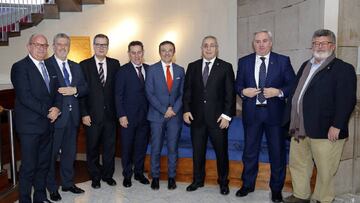 Alejandro Blanco posa con los presidentes de AFEDE, COFEDE, ADE y directivos de &eacute;stas.