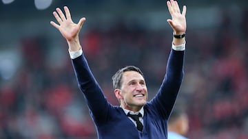CURITIBA, BRAZIL - AUGUST 08: Beñat San Jose coach of Bolivar celebrates after the victory in the Copa CONMEBOL Libertadores round of 16 second leg match between Athletico Paranaense and Bolivar at Ligga Arena on August 08, 2023 in Curitiba, Brazil. (Photo by Heuler Andrey/Getty Images)