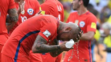 Chile y Uruguay se ven las caras en Santiago. 