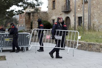 La Ciudad Condal, el hotel de concentración y los alrededores del Camp Nou están blindados por las fuerzas de seguridad para que todo transcurra con normalidad.