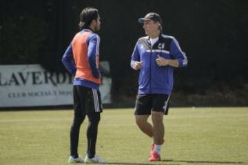 Lunari, con uno de los técnicos en la cancha: Fabián Vargas