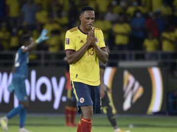 Yerry Mina en un partido de la Selecci&oacute;n Colombia ante Ecuador