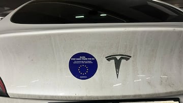 Ofrecen pegatinas para forrar los coches Tesla de España y empezar con el boicot: “Tenemos peticiones de toda Europa”