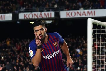 El jugador del Barcelona Luis Suárez celebra el 3-0 al Eibar.