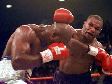 Problemas con la justicia enviaron a Mike Tyson a la cárcel. Eso provocó que su carrera estuviese parada de 1991 a 1995. Pese a ese parón, logró ser campeón mundial de nuevo tras vencer a Frank Bruno. Lo retuvo ante Bruce Seldon y después llegaron dos de sus peleas más famosas frente a Evander Holyfield. Siguió teniendo buenas oportunidades y en 2002, tras caer frente a Lennox Lewis, evidenció una cuesta abajo. Pese a ello, se empeñó en alargar su carrera hasta 2005. Tras 15 años retirado, Mike Tyson volvió al ring en 2020 en un combate de exhibición frente a Roy Jones. Está reformado y su idea es seguir haciendo más combates de este tipo.