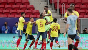 El equipo de Reinaldo Rueda derrotó a Uruguay en penales y avanzó a la siguiente ronda del torneo continental. David Ospina, la gran figura en Brasilia.