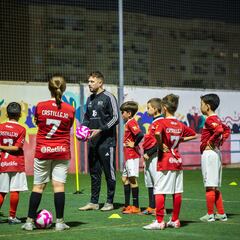 Samu Castillejo arranca un nuevo curso de su Academia