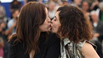 Una actriz marroqu¨ª pide disculpas tras besar a una compa?era en Cannes