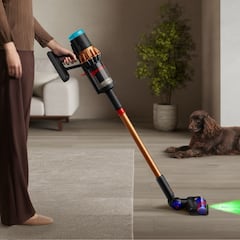 Dyson lanza su potente Piston Animal V16: cero enredos, detecta el polvo invisible y es perfecta para hogares con mascotas