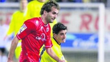 <b>SE REINVENTA. </b>Barkero brilló el domingo ante el líder como mediocentro junto a Dimas.