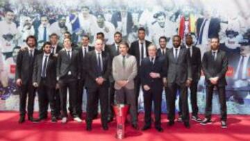 La plantilla del Madrid, con el título de la Euroliga en la CAM.