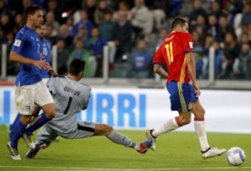 Italia y España igualaron 1-1 en Turín, en juego del grupo G por el paso al Mundial Rusia 2018. Vitolo marcó para el visitante y De Rossi para los locales.