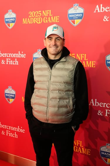 Iker Casillas posa en la alfombra roja previa al partido.