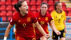 La delantera espa&ntilde;ola Claudia Pina celebra el penalti anotado en el minuto 56, acci&oacute;n que adelant&oacute; a &#039;La Rojita&#039; 1-0 en el marcador durante el partido este martes de la UEFA Eurocopa 2018/19 femenina sub-19 Espa&ntilde;a-B&e