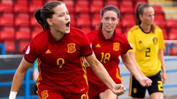 La delantera espa&ntilde;ola Claudia Pina celebra el penalti anotado en el minuto 56, acci&oacute;n que adelant&oacute; a &#039;La Rojita&#039; 1-0 en el marcador durante el partido este martes de la UEFA Eurocopa 2018/19 femenina sub-19 Espa&ntilde;a-B&e