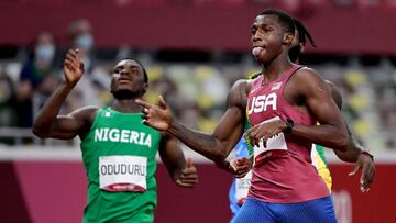 USA&#039;s Erriyon Knighton (R) wins ahead of third-placed Nigeria&#039;s Divine Oduduru (L) in the men&#039;s 200m semi-finals during the Tokyo 2020 Olympic Games at the Olympic Stadium in Tokyo on August 3, 2021. (Photo by Javier SORIANO / AFP)