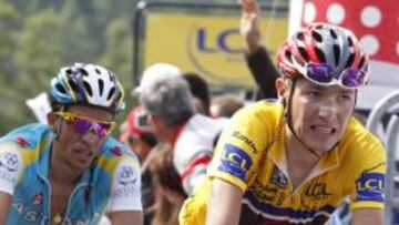 <b>MARCAJE. </b>El esloveno Brajkovic sólo se preocupó de Contador durante la ascensión a Risoul.