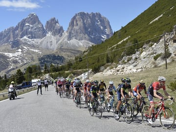 Pelotón durante la decimoctava etapa del Giro de Italia