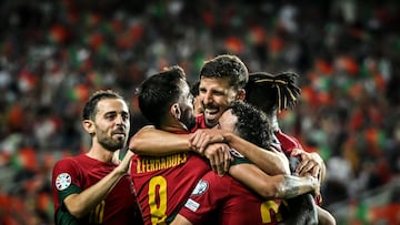 Portugal's forward #21 Diogo Jota celebrates with teammates after scoring a goal during the EURO 2024 first round group J qualifying football match between Portugal and Luxembourg at the Algarve stadium in Almancil, Faro district, on September 11, 2023. (Photo by Patricia DE MELO MOREIRA / AFP)