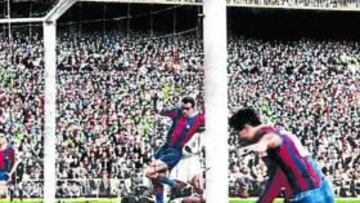 <b>1957 JOR. 25ª. Real Madrid 1 - Barcelona 0 </b> Fue el primer precedente de una Liga decidida en un clásico disputado en el Bernabéu. Joseíto decantó del lado blanco un partido igualado. Al Madrid de Di Stéfano y al Barça de Luis Suárez y Kubala les quedaban cinco partidos después del clásico, que dejó la diferencia en cuatro puntos. Y el Madrid consiguió aumentarla en uno. Ganó todos sus partidos con solvencia, los cinco, mientras que el Barcelona empató con el Sevilla en la última jornada. Los andaluces le quitaron el segundo puesto, además, por el goalaverage particular.