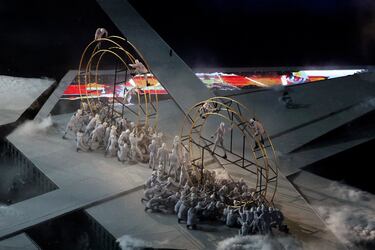 Gran espectaculo de luz y color en la ceremonia de clausura de los Juegos Olímpicos de París 2024, en el Stade de France.