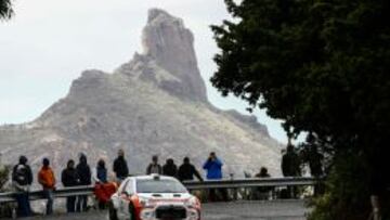 Luis Monz&oacute;n con el Citro&euml;n.