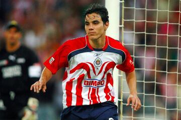 El histórico goleador de Chivas se llevó el cetro de campeón de goleo en el Clausura 2007 tras marcar 11 goles.