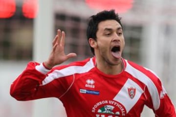 Mauricio Pinilla volvió a Italia para jugar en la Serie B. En 2009 sería presentado en el Grosseto.