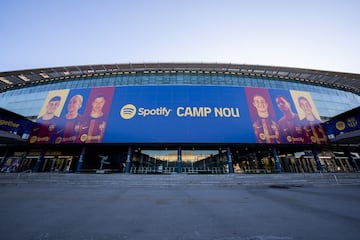 El nombre de Spotify lucía en la fachada del Camp Nou.