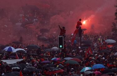 La ciudad de Liverpool volcada con el conjunto Red tras conseguir el vigésimo titulo de liga de su historia.