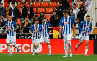 El capitán del Espanyol fue el más listo de la clase en un lanzamiento de falta lateral. Sigue siendo el que tira del carro para evitar sustos en el tramo final. Ante el Valencia lo hizo con un gol importante.