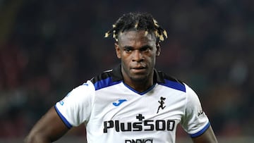 Duván Zapata en un partido de Atalanta en Serie A.