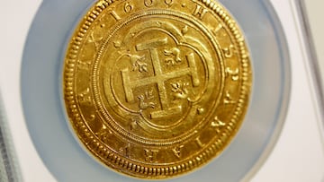 The Segovian Centen, the first 100-escudo coin weighing 339.35 grams of gold, struck by King Philip III in 1609, during a preview ahead of its sale starting at 2,000,000 Swiss francs ($2,478,000 USD) in Geneva, Switzerland, November 24, 2025. REUTERS/Denis Balibouse