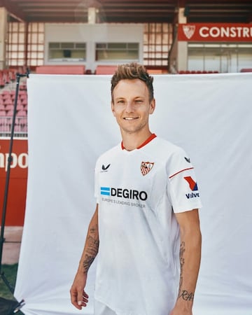 Equipación temporada 2022/2023
Sevilla