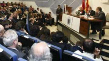 <b>AUDITORIO LLENO. </b>Representantes políticos, presidentes de federaciones, gente del deporte de base, periodistas y simples afionados escucharon atentamente el balance