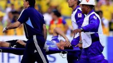 Burdisso, operado con éxito durante dos horas