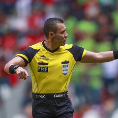 Marco Ortiz solo ha pitado 4 juegos de liguilla al América en la última década