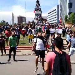 El fútbol nos une a todos: el 'que no caiga' que se armó en Plaza Italia