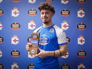 Mario Soriano recibe el Premio Estrella Galicia.