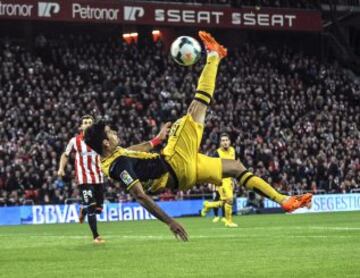 Diego Costa es un gran rematador. Lo demuestra esta chilena en el partido Athletic de Bilbao-Atlético de Madrid en abril de 2014.